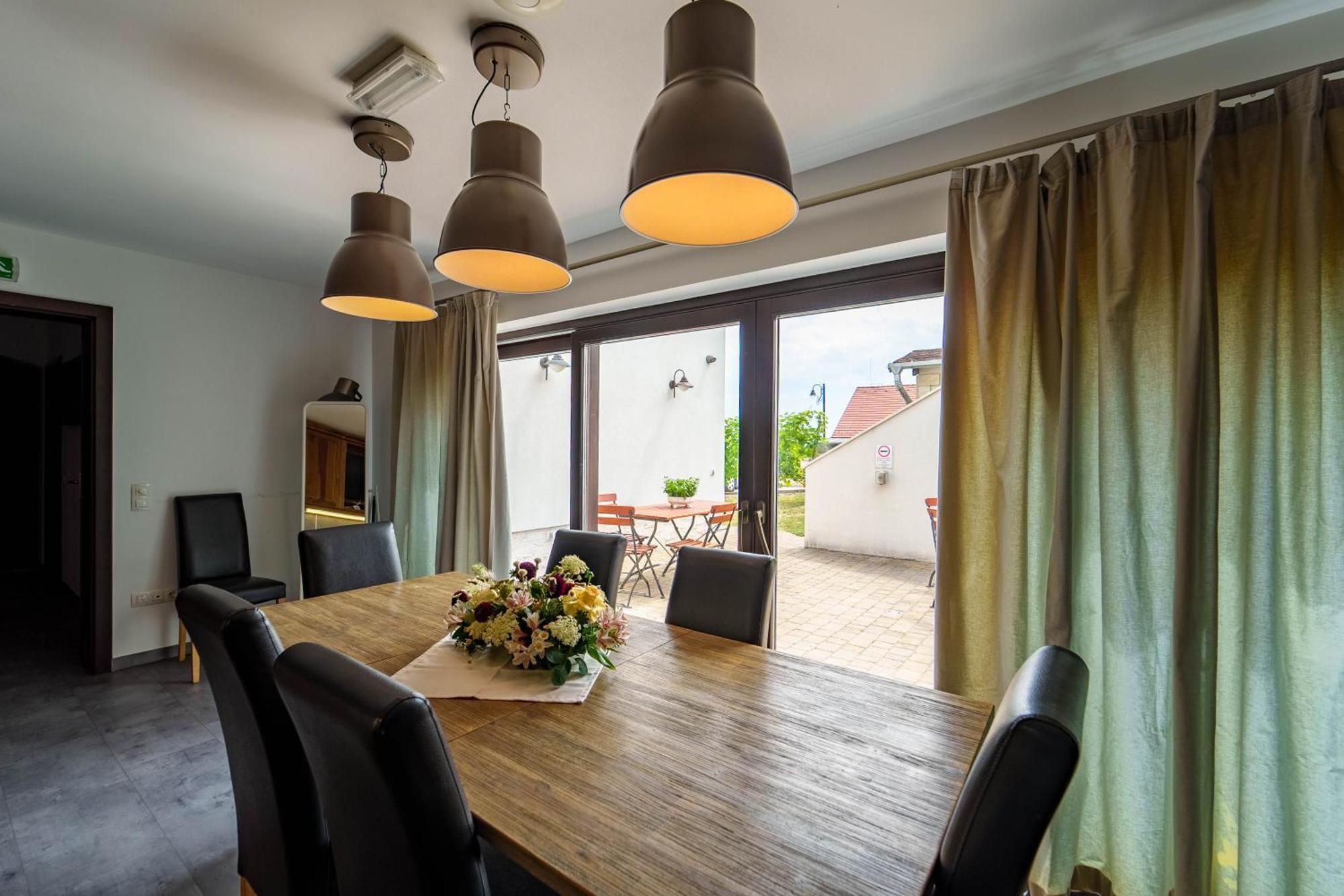 Rokusfalvy Birtok Vendeghaz Etyek Bagian luar foto